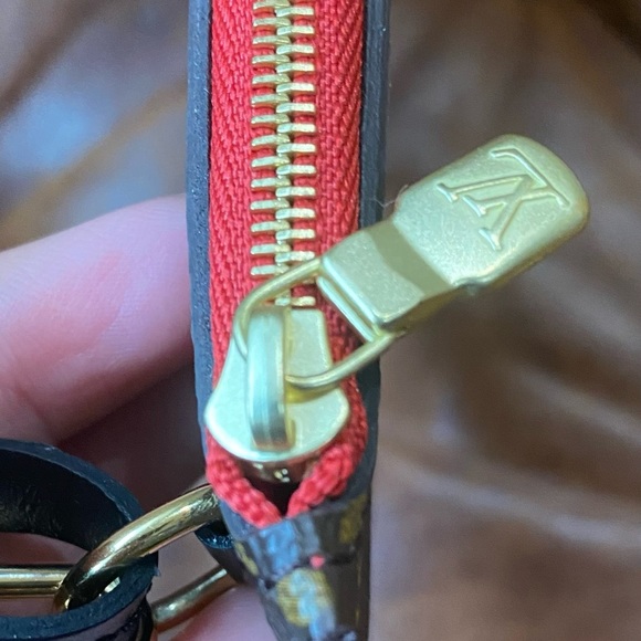 Lv Limited  edition Wrislet - Picture 8 of 15